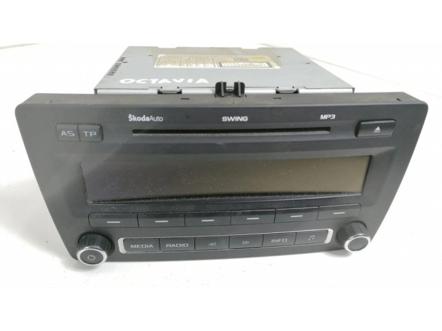 Радио/ проигрыватель CD/DVD / навигация