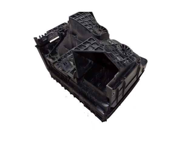   Pojistková skříňka 1K0937132F   Volkswagen Caddy 2014