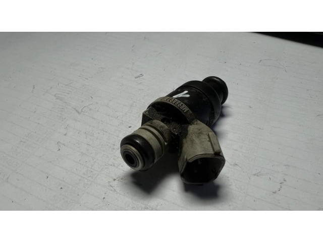 Форсунка MR988977 Mitsubishi Colt CZ3 для бензинового двигателя 1.3