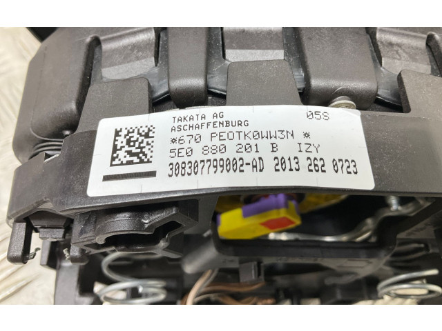 Подушка безопасности водителя 5E0880201B Skoda Octavia Mk3 (5E)