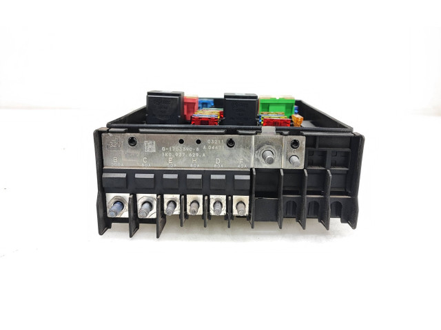 Блок предохранителей  1K0937125D, 1K0937118   Skoda Yeti (5L)    