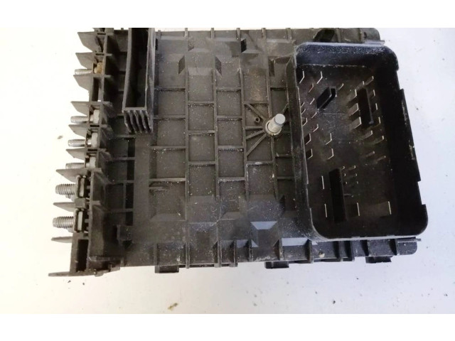 Блок предохранителей  1k0937125a, 0-1718307-1   Skoda Octavia Mk2 (1Z)    