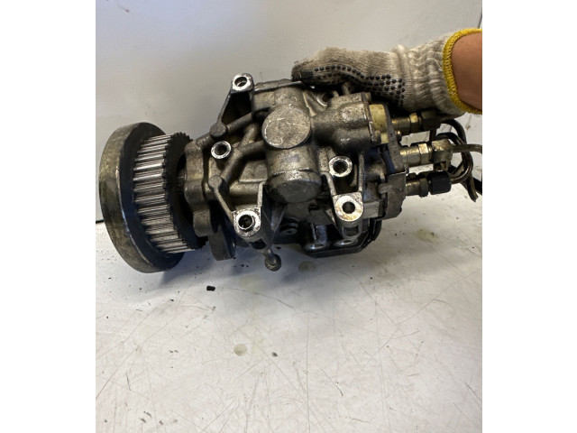 Топливный насос 059130106M    Audi A4 S4 B6 8E 8H   