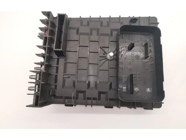 Блок предохранителей 1K0937125   Skoda Octavia Mk2 (1Z)    