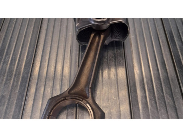  Поршень с шатуном  8678931, 9494399  BMW X2 F39 для бензинового двигателя 2.0