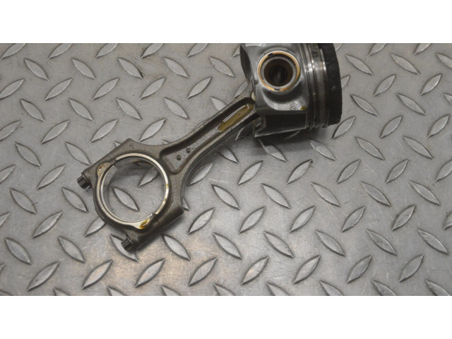 Píst Volvo V40 D 4204 T14