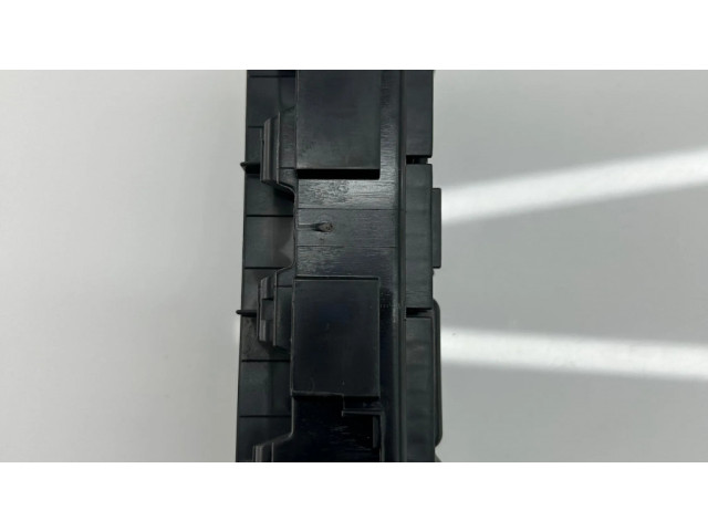 Pojistková skříňka 9389068, 19549000001 BMW 4 F36 Gran coupe 2018