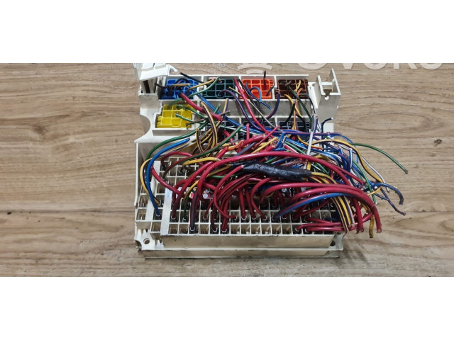 Блок предохранителей  6849814   Volvo S70  V70  V70 XC    