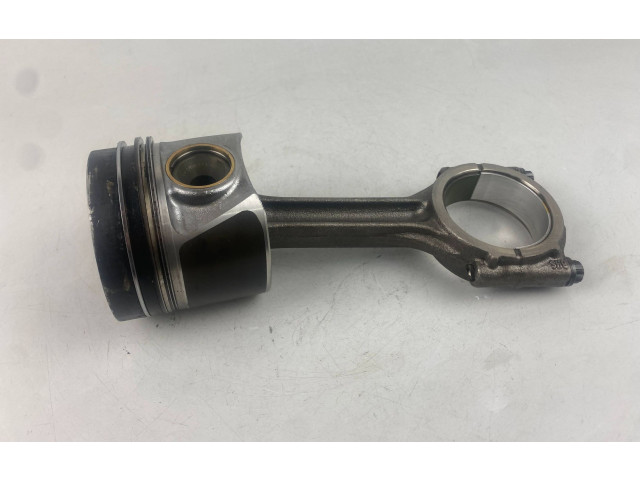 Поршень с шатуном    04LA, 011A   Volkswagen Golf VII