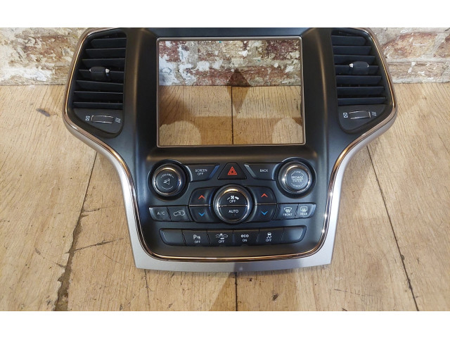 Панель приборов Jeep Grand Cherokee