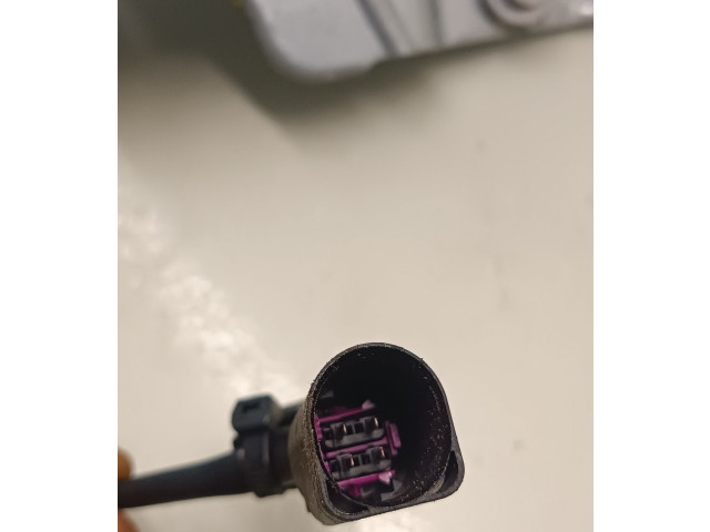 Замок багажника 2K5827201C    Volkswagen Caddy 2011 - 2016 года