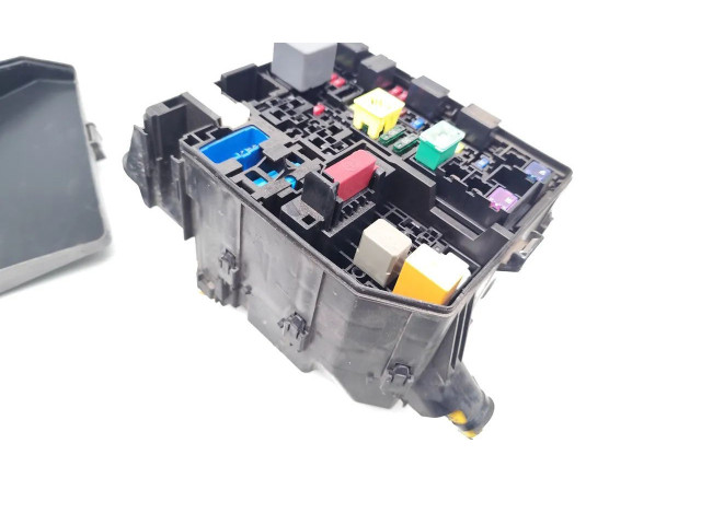 Блок предохранителей MR400709 Mitsubishi Outlander