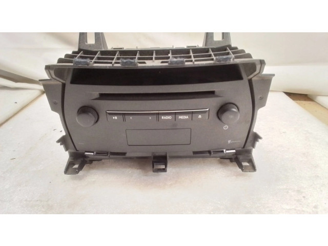 Радио/ проигрыватель CD/DVD / навигация