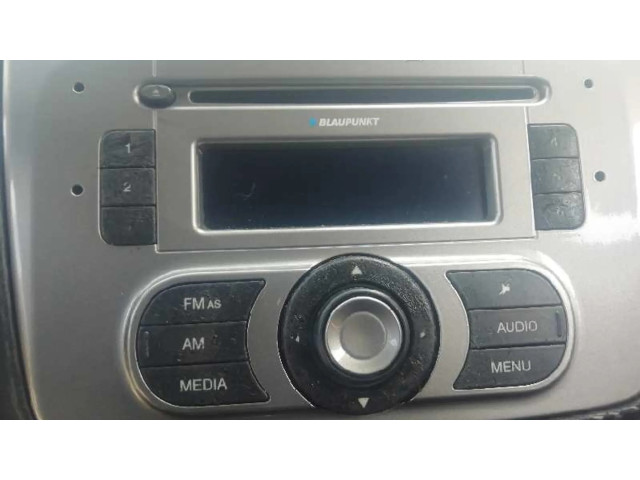 Радио/ проигрыватель CD/DVD / навигация