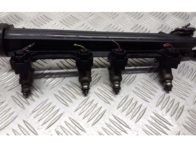 Топливная рампа 06A133317A   Skoda Octavia Mk1 (1U)  