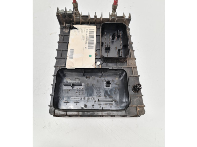 Блок предохранителей  1K0937804B, 1K0937800E   Volkswagen Touran I    