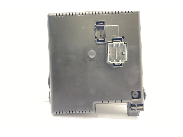 Блок предохранителей 12217799, 8676391 Volvo V70