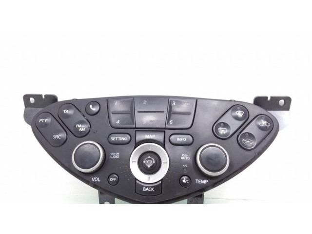 Радио/ проигрыватель CD/DVD / навигация