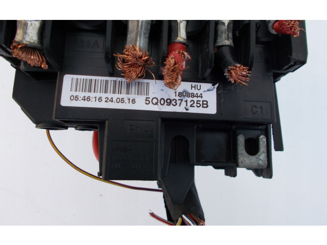 Блок предохранителей 5Q0937125B, 5Q0937125B Skoda Octavia Mk3 (5E)
