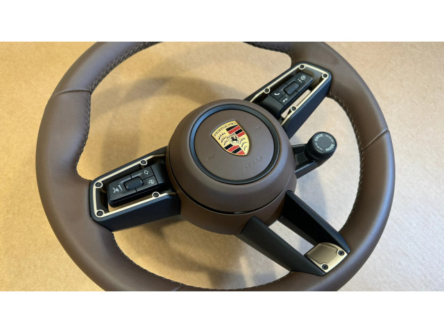 Volant Porsche 911 992 2022