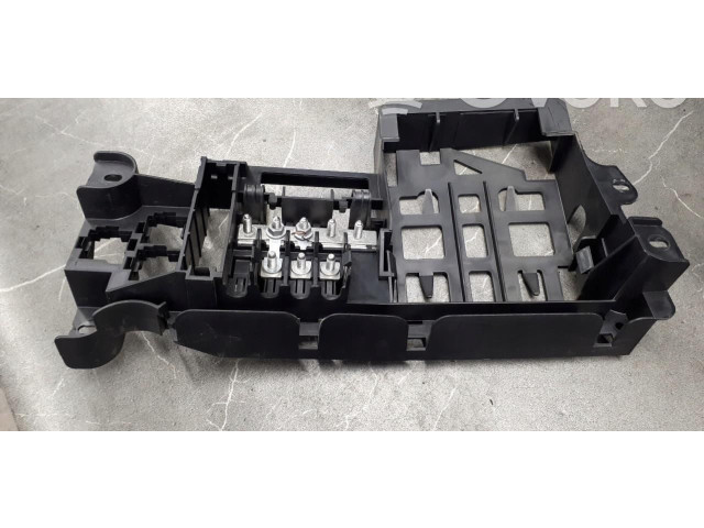   Pojistková skříňka 4e0971845   Audi A8 S8 D3 4E 2006