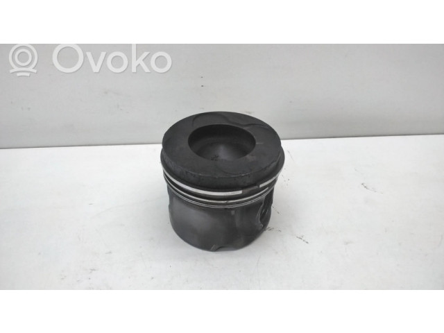 Píst 84L107 BMW 5 E60 E61 pro naftový motor 3.0