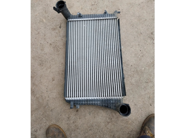Интеркулер  1K0145803Q, 0281002399   Volkswagen Caddy 