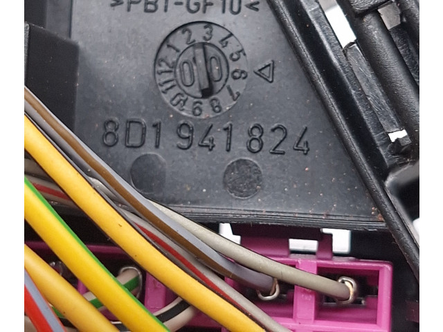   Pojistková skříňka 8D1941824   Audi A4 S4 B5 8D 1994