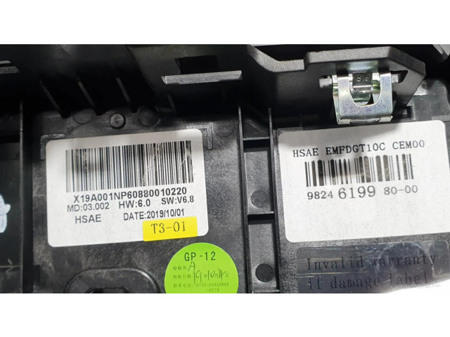 Радио/ проигрыватель CD/DVD / навигация