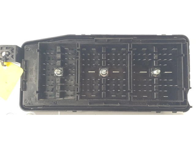 Блок предохранителей 95202895   Chevrolet Captiva    