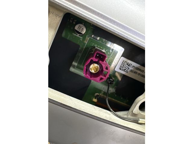 Дисплей    108954300G   Tesla Model 3