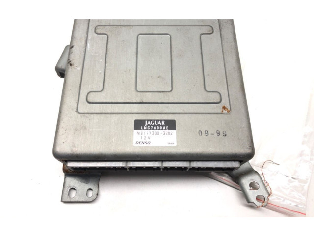 Блок управления двигателем Блок управления MB177300-3202 Jaguar XJ X308