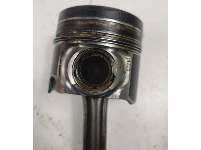  Поршень с шатуном  038J  Volkswagen PASSAT B6  