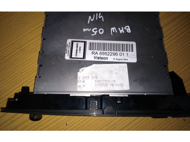 Радио/ проигрыватель CD/DVD / навигация