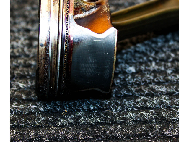 Píst 06M100C Audi Q5 SQ5 CWGD