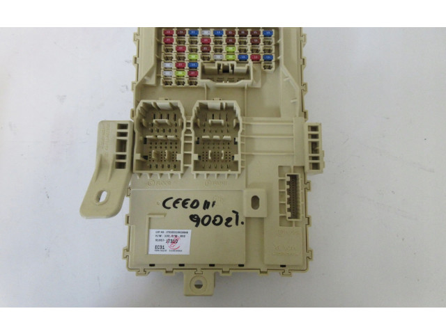 Блок предохранителей 91957J7310 KIA Ceed