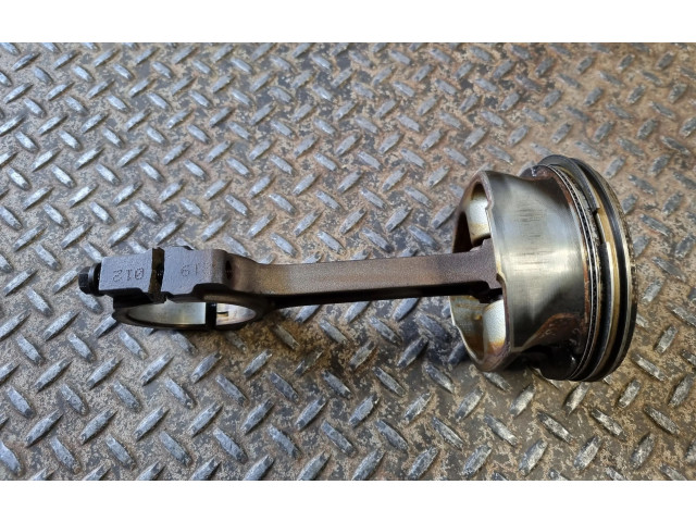  Поршень с шатуном    Cadillac Escalade  