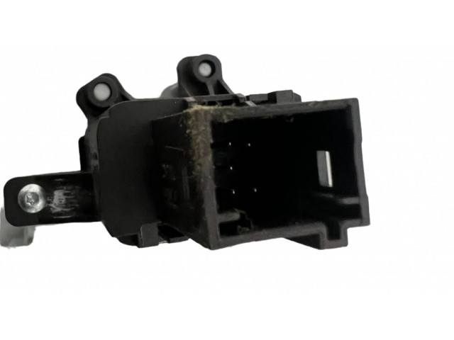 Фонарь освещения передних мест