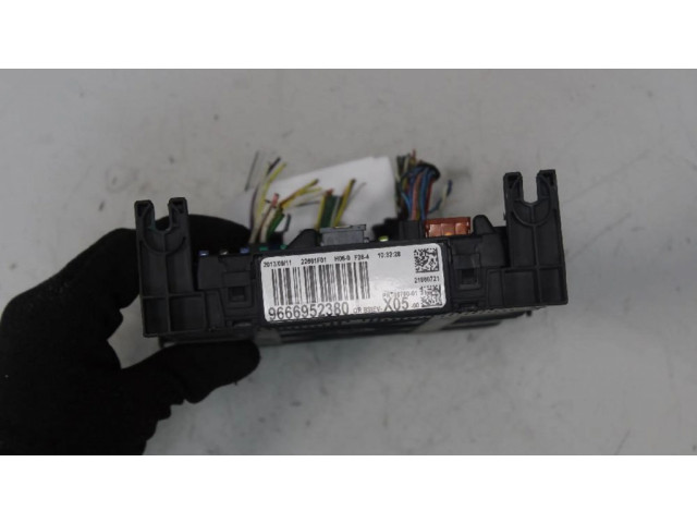 Блок предохранителей    Citroen C3 Picasso    