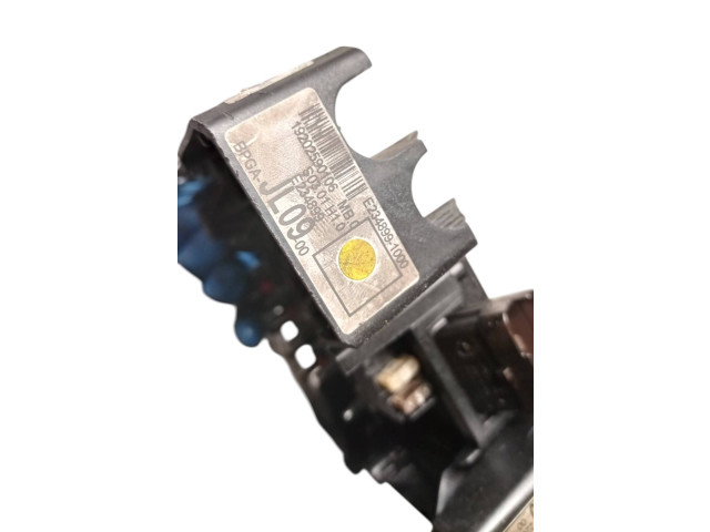 Блок предохранителей 9831821480, E2348991000   Peugeot Expert    