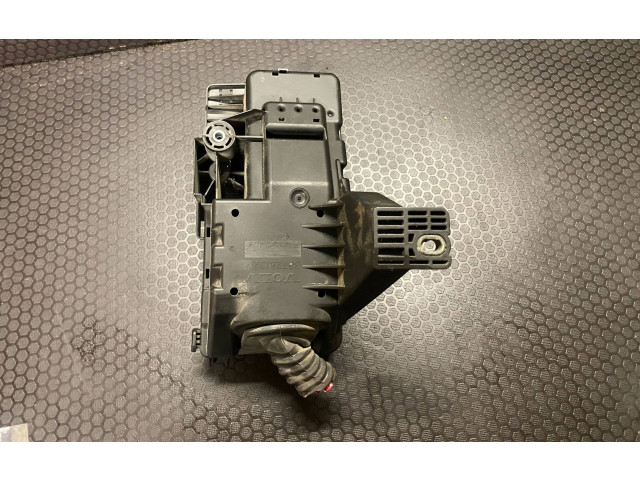 Блок предохранителей 30728132 Volvo S80