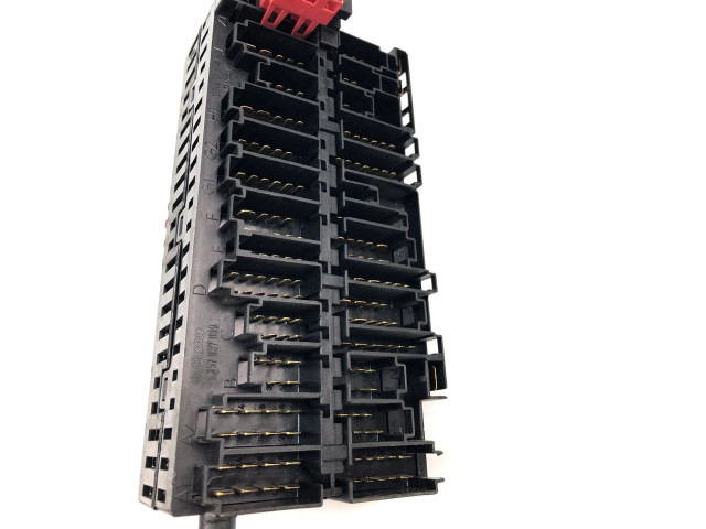 Блок предохранителей 357937039 Volkswagen Caddy