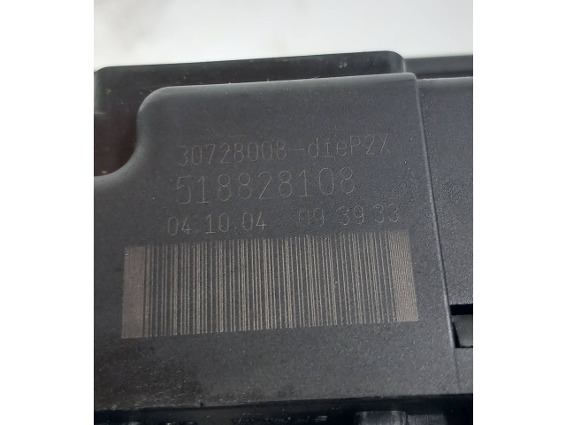 Блок предохранителей  30728008, 518828108   Volvo V70    