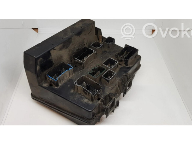 Pojistková skříňka Chrysler Pacifica 2006