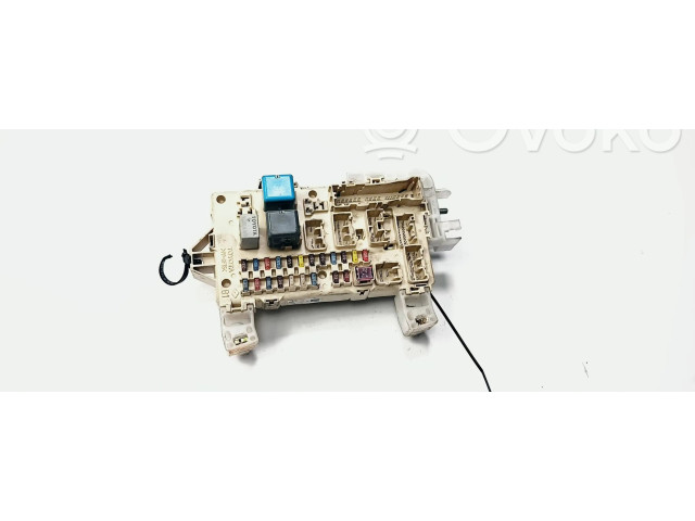 Блок предохранителей  89221-0F010   Toyota Corolla Verso E121    