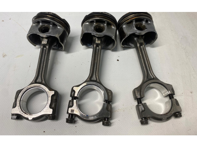  Поршень с шатуном    Renault Clio V  