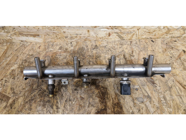 Топливная рампа 06F133317L Audi A3 S3 8P