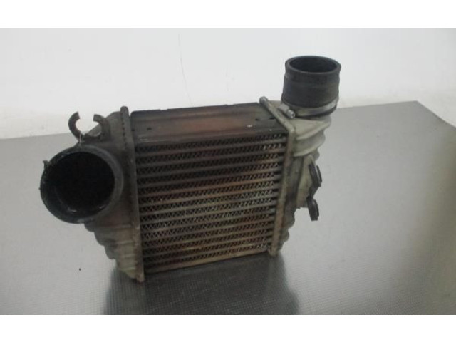 Интеркулер DEFEITO Audi A3 S3 8L