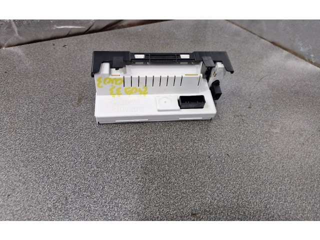 Дисплей    8200755144   Renault Clio III