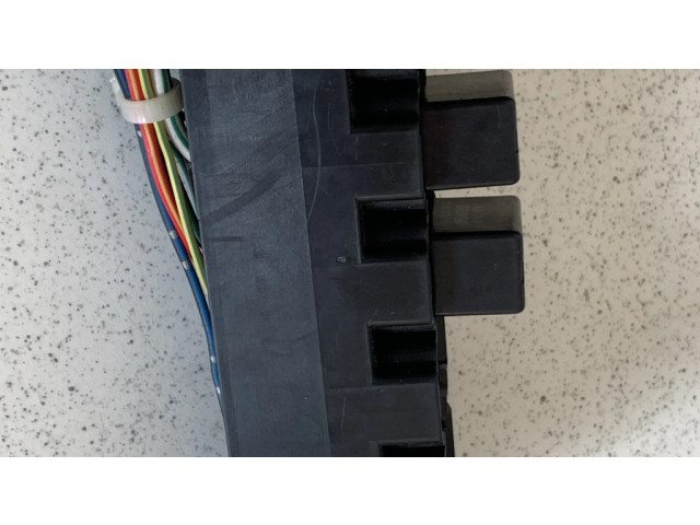 Блок предохранителей 1567001020 Subaru Outback